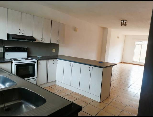 3 BEDROOM FLAT FOR SALE IN HEIDELBERG CENTRAL